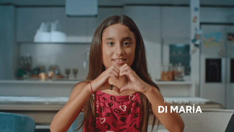 Argentinos prometen no ver series durante el mundial en nueva campaña de Netflix