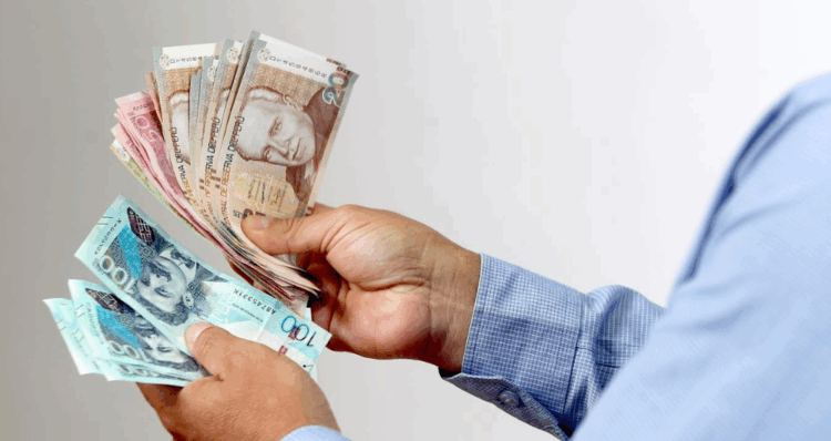4 de cada 10 peruanos no llegan a fin de mes.